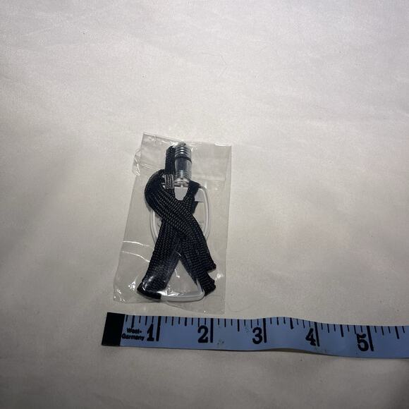 Guinness Light-Up Logo Necklace New in Package Beer Promo Bar Advertising - Picture 3 of 3